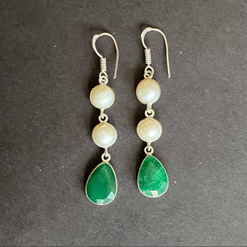 Emerald & Pearl Dangle Earrings in sterling silver - Picture 2 of 4